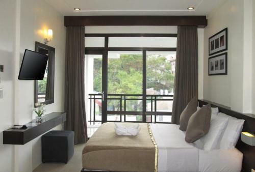 One Crescent Place Hotel