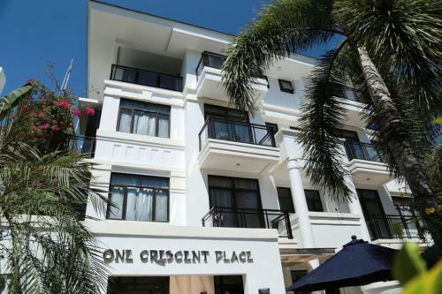 One Crescent Place Hotel