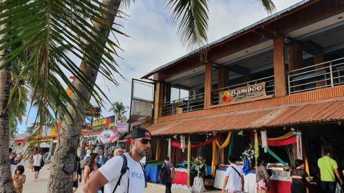 Hotel Bamboo Beach Resort & Restaurant