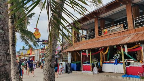 Hotel Bamboo Beach Resort & Restaurant