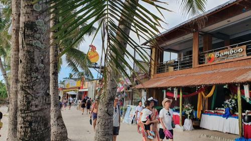 Hotel Bamboo Beach Resort & Restaurant