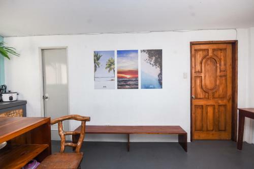 Hostal 8 Colors Beach House Resort