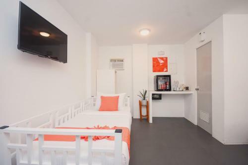 Hostal 8 Colors Beach House Resort