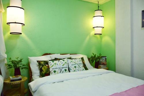 Hostal 8 Colors Beach House Resort