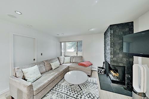 Apartamento Upscale West End Hideaway - Walk To Downtown Condo
