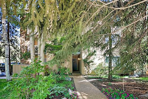Apartamento Upscale West End Hideaway - Walk To Downtown Condo