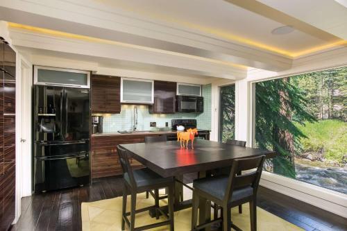 Chateau Eau Claire #9