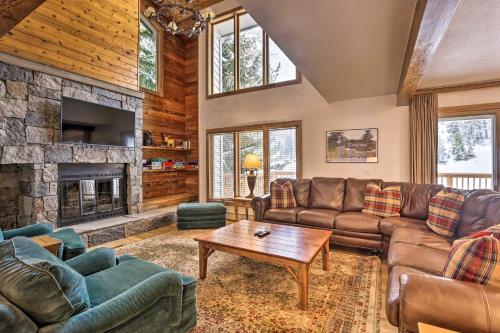 Upscale House On Eaglevail Golf Course With Hot Tub!
