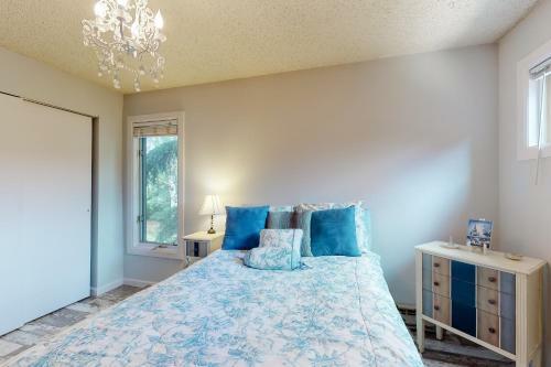 Chic Mountain Views Condo