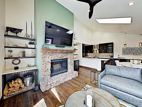 Apartamento New Listing! Modern Mountain Ski Condo With Balcony Condo