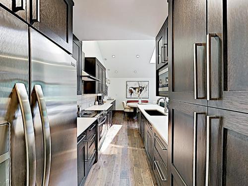 Apartamento New Listing! Modern Mountain Ski Condo With Balcony Condo