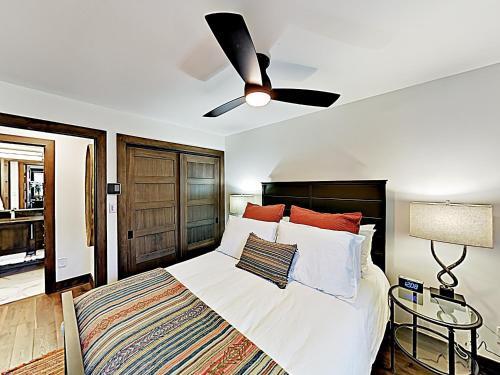 Apartamento New Listing! Modern Mountain Ski Condo With Balcony Condo