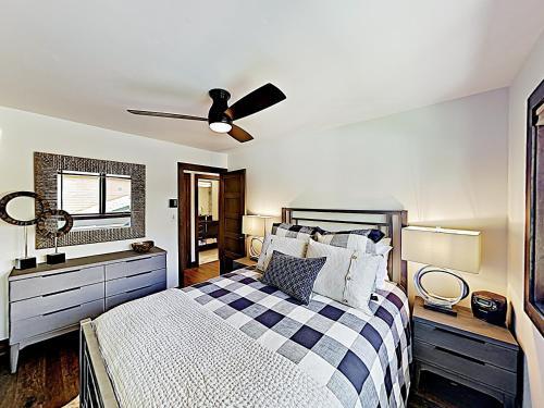 Apartamento New Listing! Modern Mountain Ski Condo With Balcony Condo