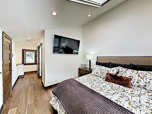 Apartamento New Listing! Modern Mountain Ski Condo With Balcony Condo