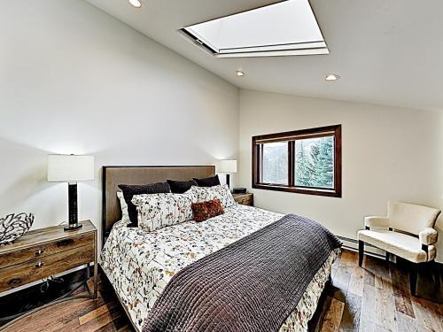 Apartamento New Listing! Modern Mountain Ski Condo With Balcony Condo