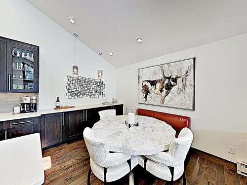 Apartamento New Listing! Modern Mountain Ski Condo With Balcony Condo