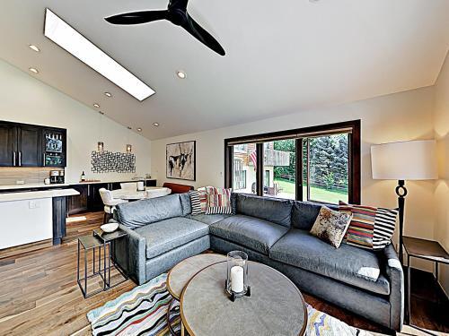 Apartamento New Listing! Modern Mountain Ski Condo With Balcony Condo