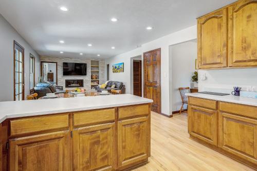 Large Family Home With Peaceful Deck And Backyard!