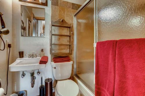 Moose Hut Cabin Dog Friendly Shared Hot Tub