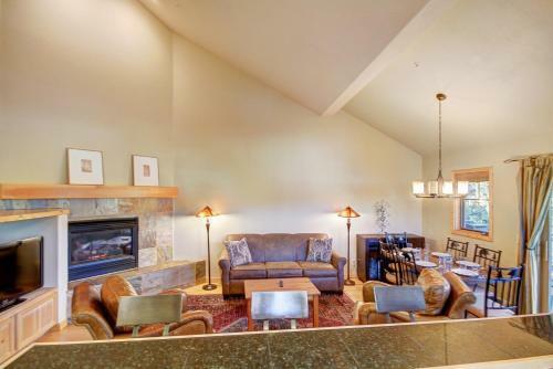Twin Elk Lodge D16 Condo