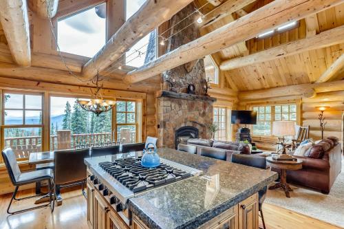 New Listing! Idyllic Mountain-view Home Home