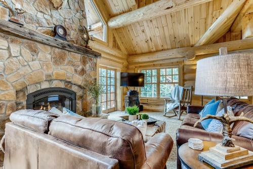 New Listing! Idyllic Mountain-view Home Home