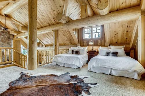 New Listing! Idyllic Mountain-view Home Home