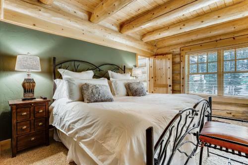 New Listing! Idyllic Mountain-view Home Home