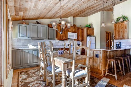 Tyra Summit Townhome #955