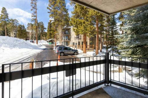 Beautifully Renovated 2 Bedroom Gold Camp Condo!