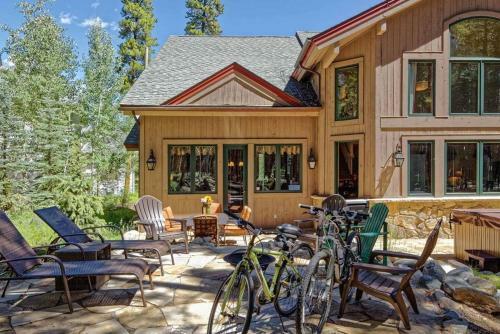 Lazy Fox Lodge In National Forest