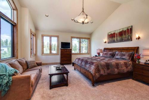 Lazy Fox Lodge In National Forest