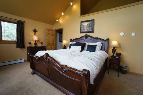 Bear Mountain Chalet