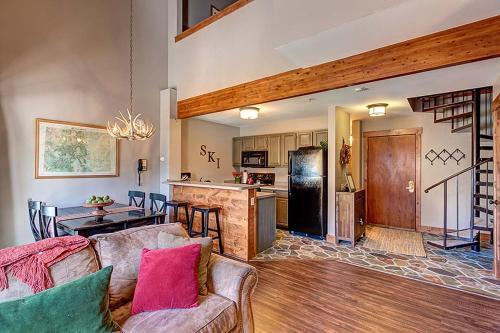 River Mountain Lodge W309