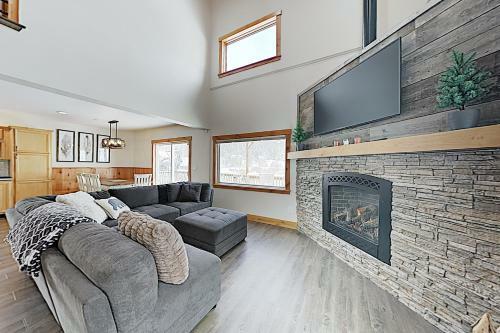 New Listing! Blue River Gem With Mountain-view Deck Home