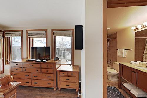 Apartamento New Listing! Ski-in Ski-out Corner Unit