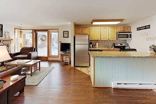 Apartamento New Listing! Ski-in Ski-out Corner Unit