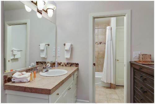 Longbranch Luxury-3 Bdr Condo In Historic District