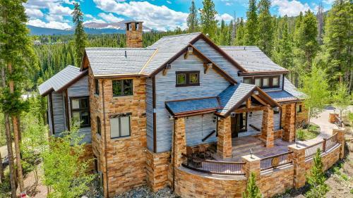 Snowflake Chateau Ski In Ski Out Luxury Home