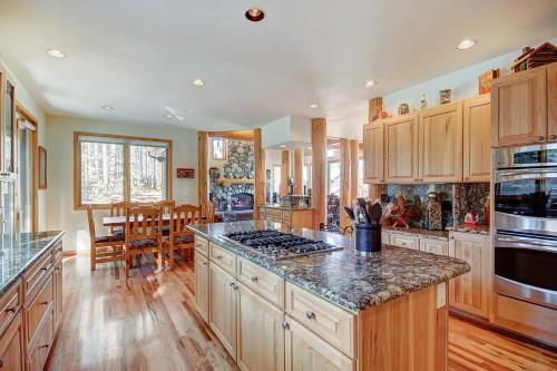 Boulder Lodge At Peak 8 Home