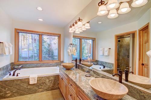Boulder Lodge At Peak 8 Home