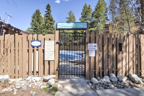 Apartamento Getaway With Pool Access And Walkable Breck Location!