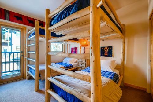 Twin Elk Lodge