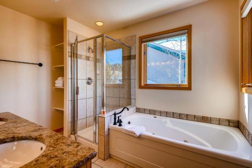 Twin Elk Lodge