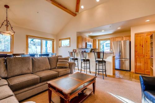 Twin Elk Lodge