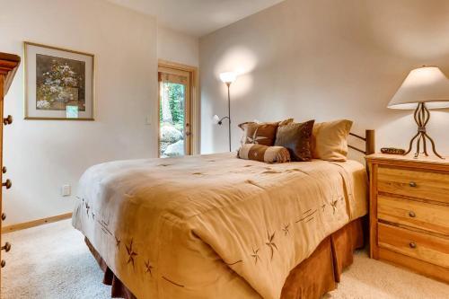 Twin Elk Lodge