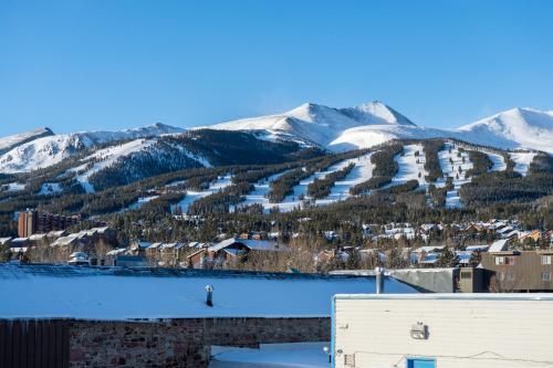 Twin Elk Lodge