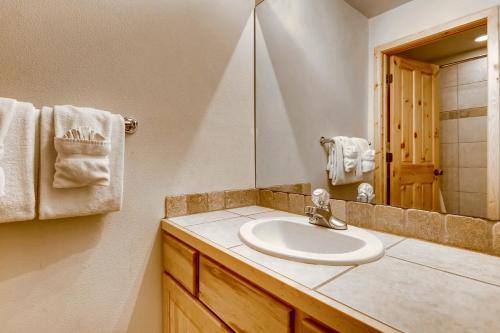 Twin Elk Lodge