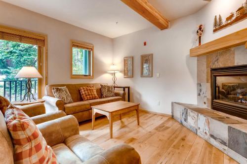 Twin Elk Lodge