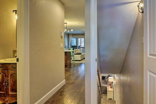 Townhome With Fire Pit And Hot Tub, 1 Mi To Main Street